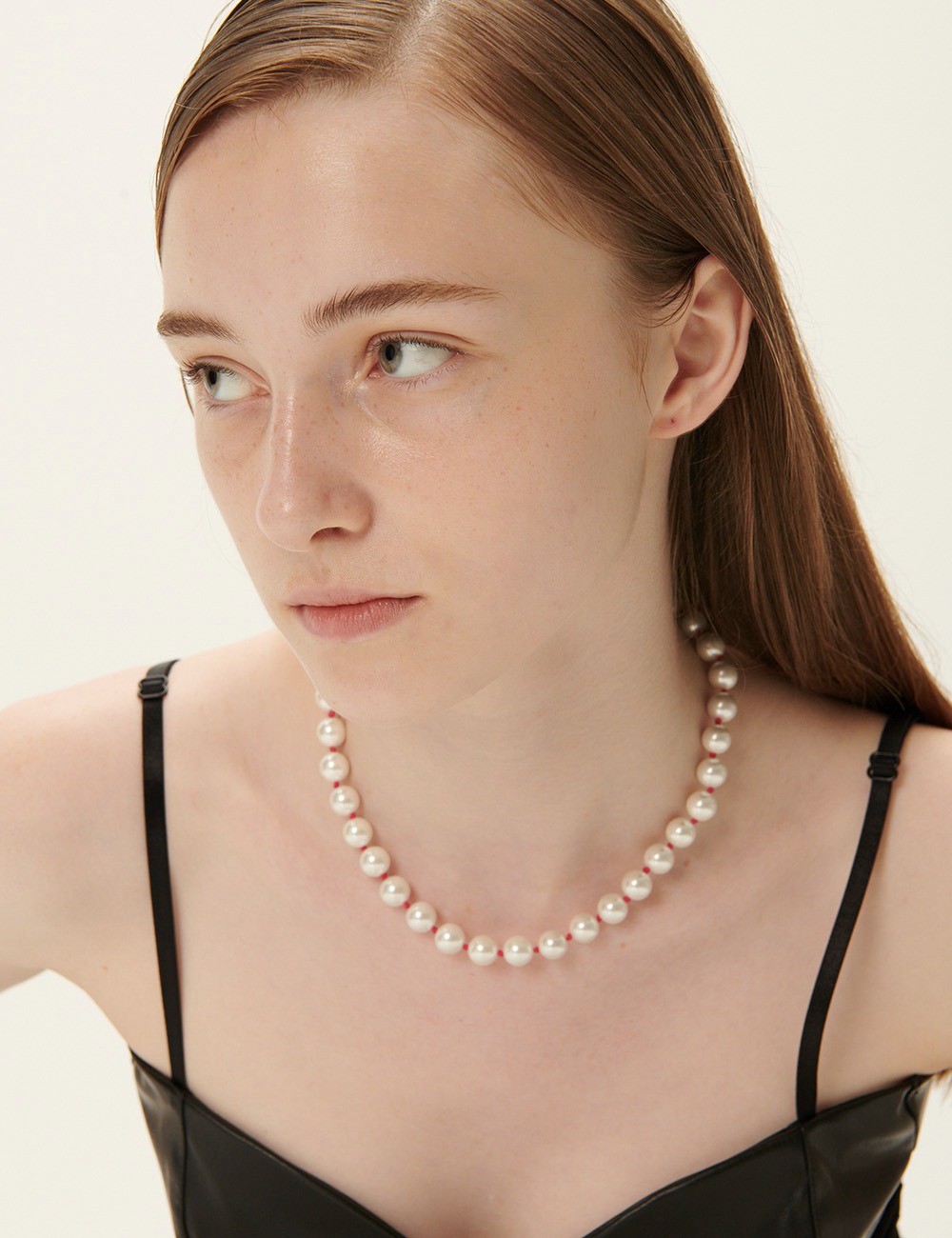 Natural pearl necklace with colored string